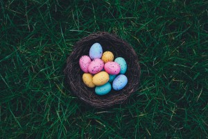 Read more about the article Are Easter Eggs Safe For Dogs?
